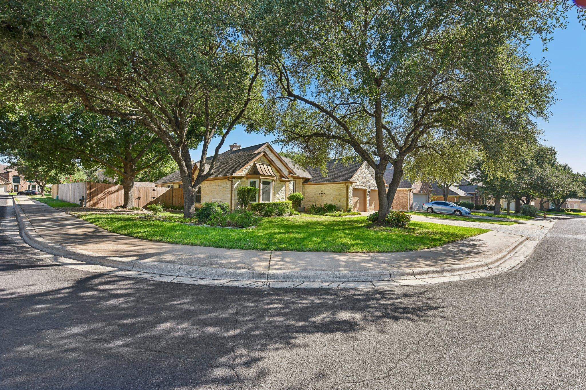 MLS #2301963 image #0
