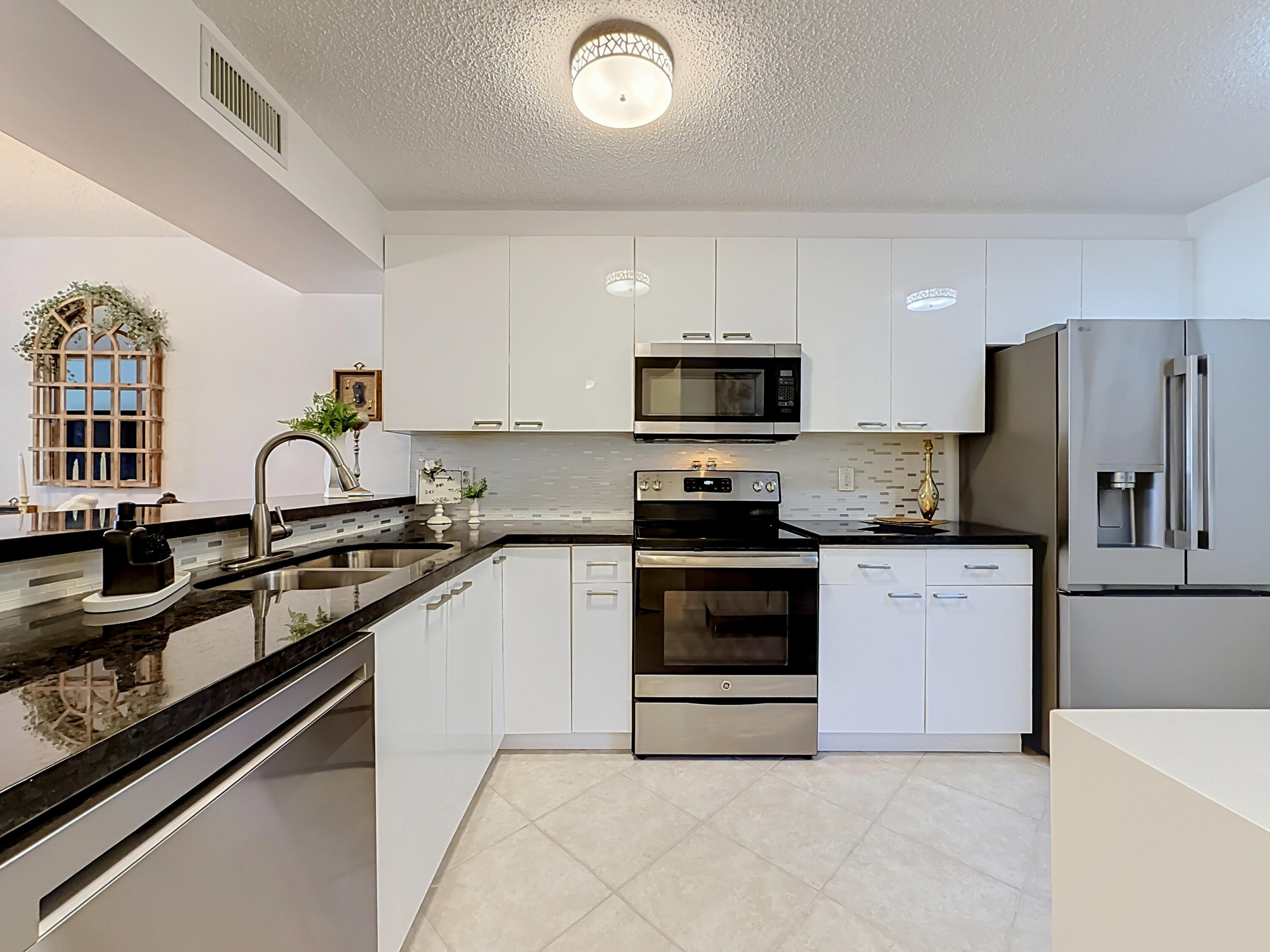 MLS #B26080696 image #0