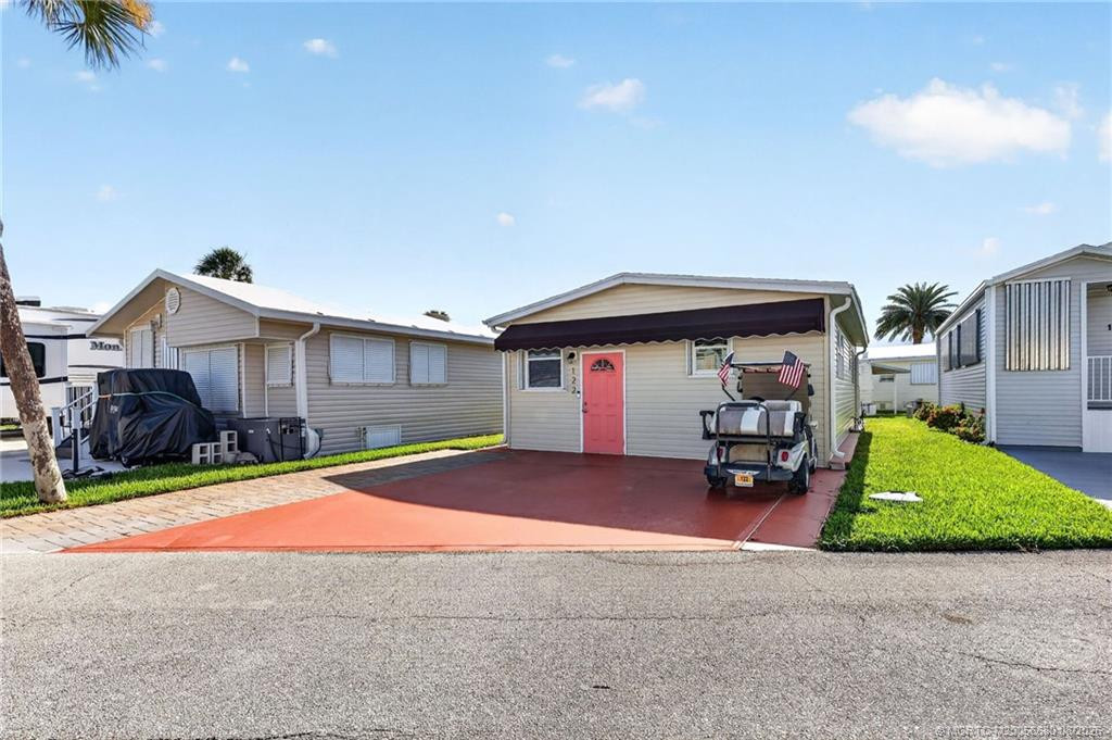 MLS #M20056680 image #0