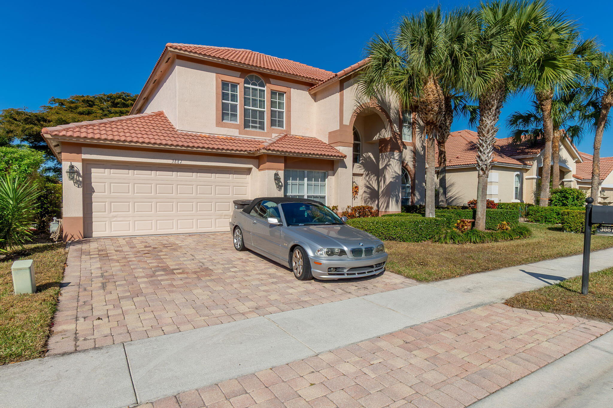 MLS #R11165728 image #0