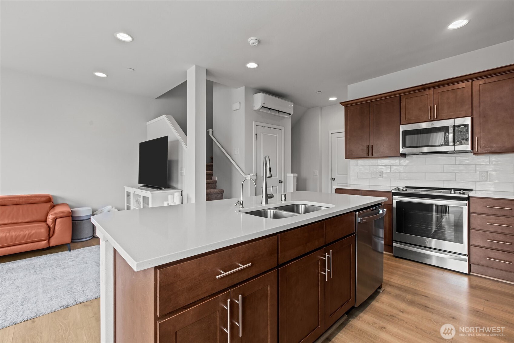 MLS #NWM2510865 image #4