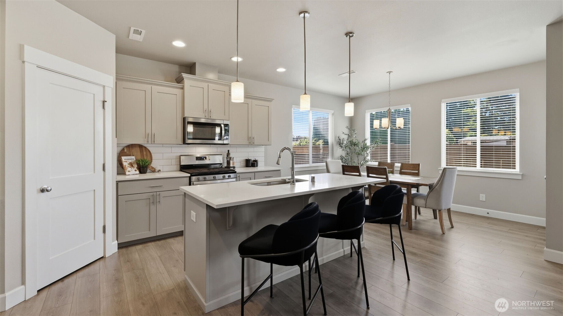 MLS #NWM2536081 image #9