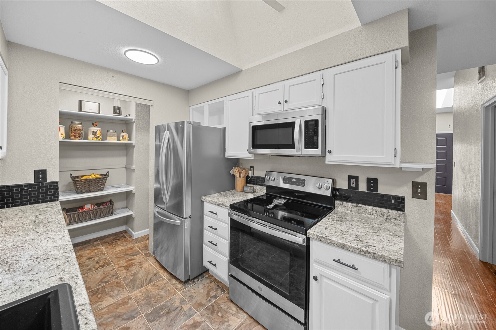 MLS #NWM2551837 image #10