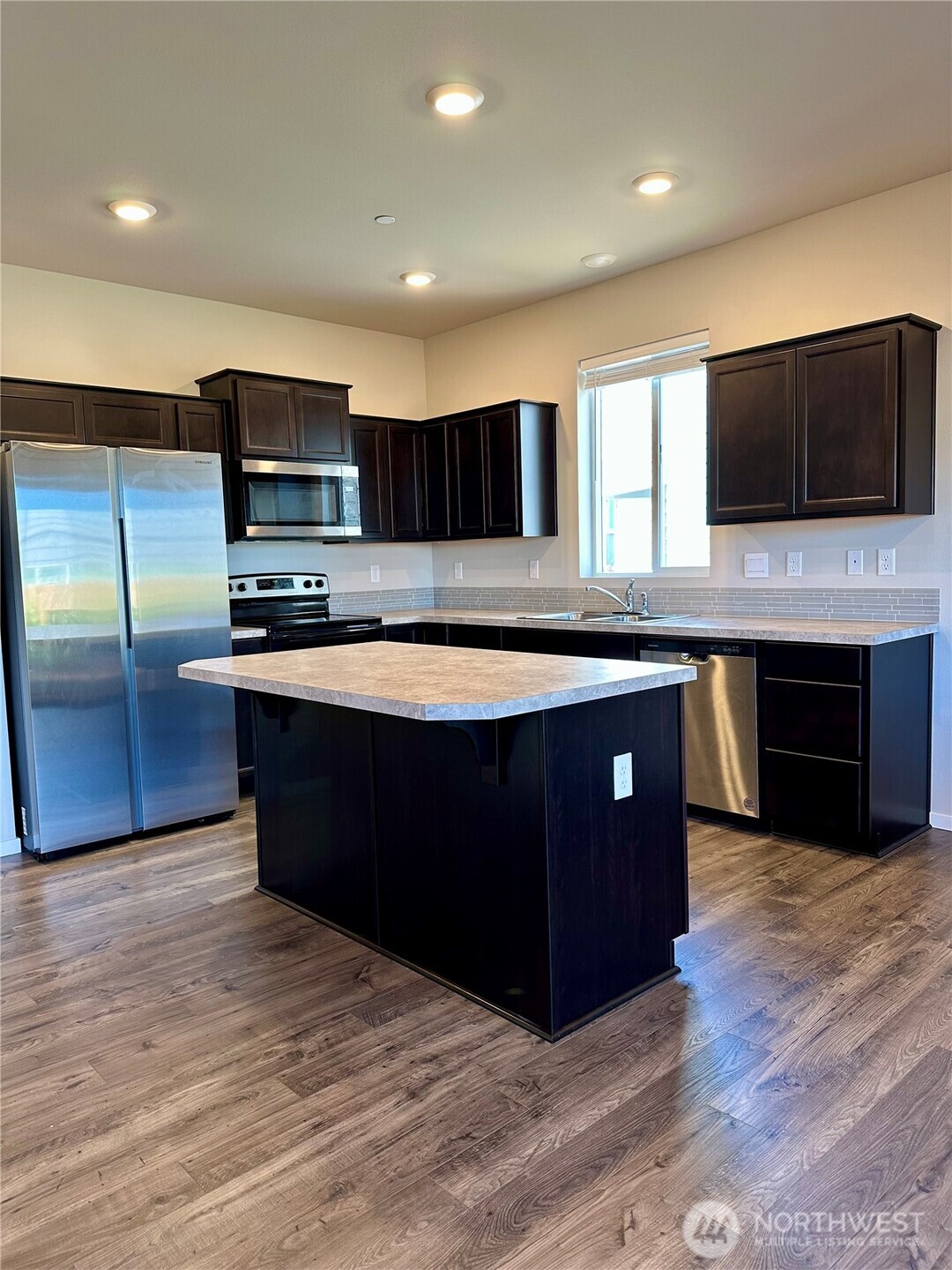 MLS #NWM2553334 image #9