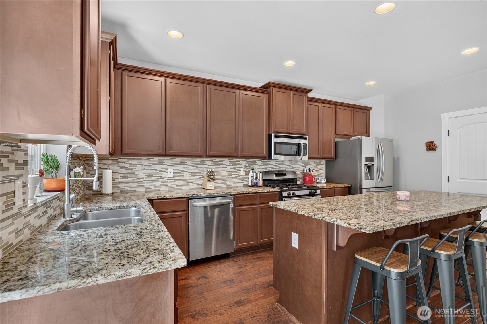 MLS #NWM2553543 image #6