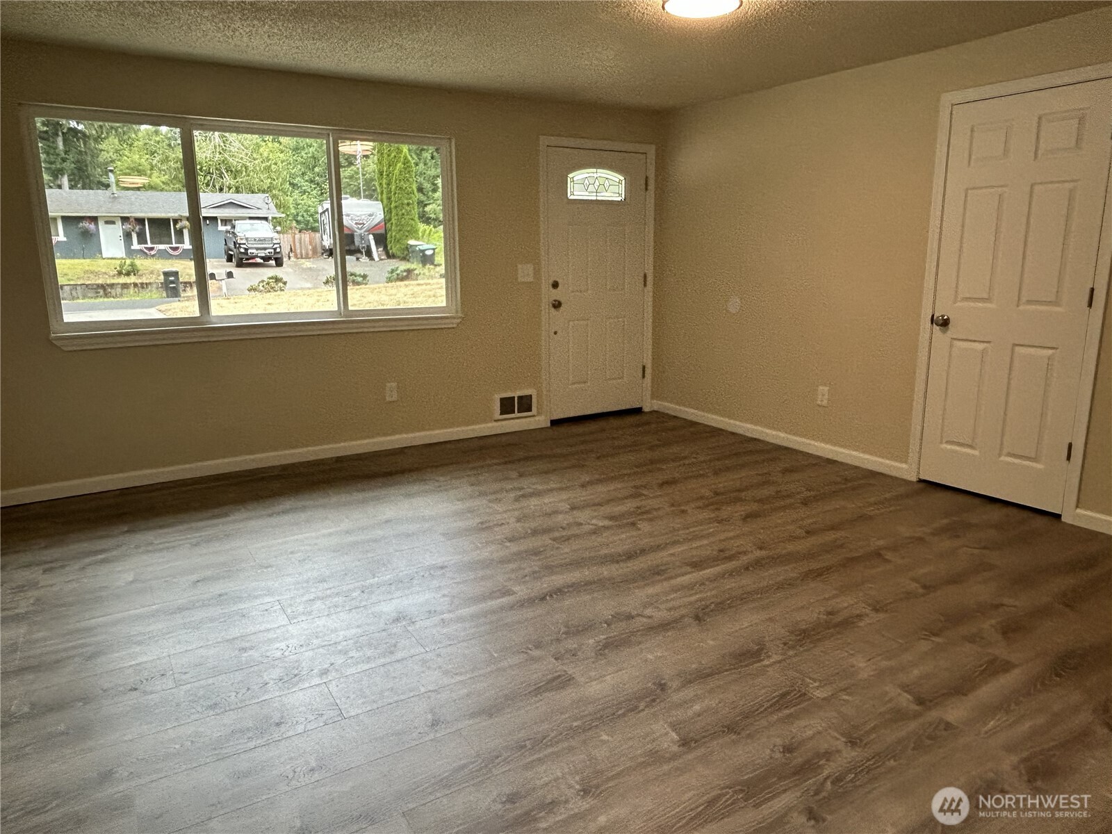 MLS #NWM2557003 image #2