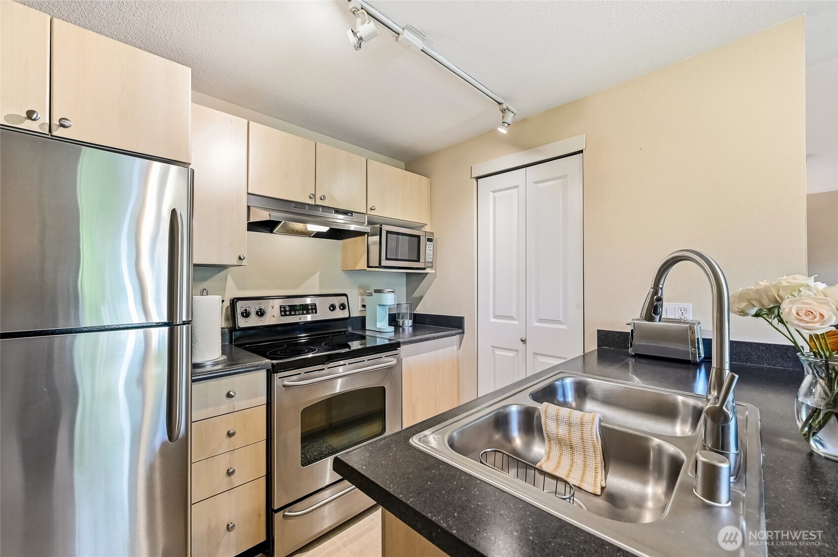 MLS #NWM2560985 image #12