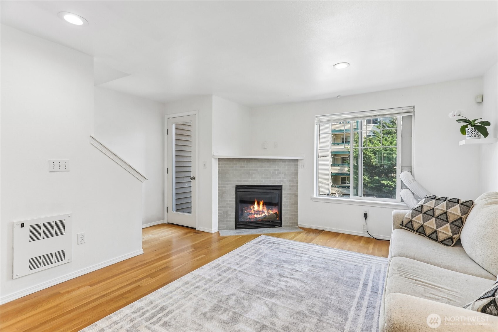 MLS #NWM2567511 image #0