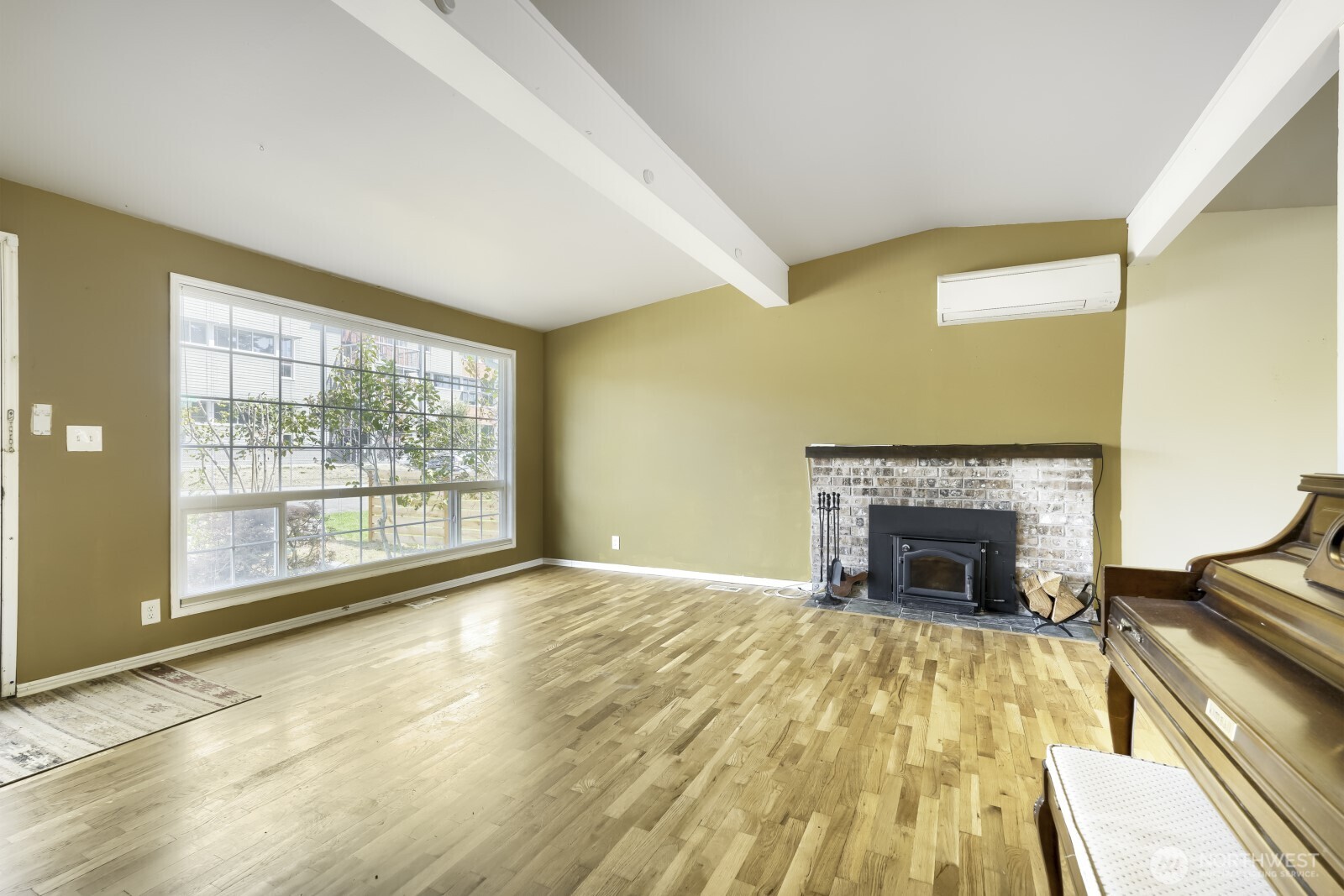 MLS #NWM2573624 image #1
