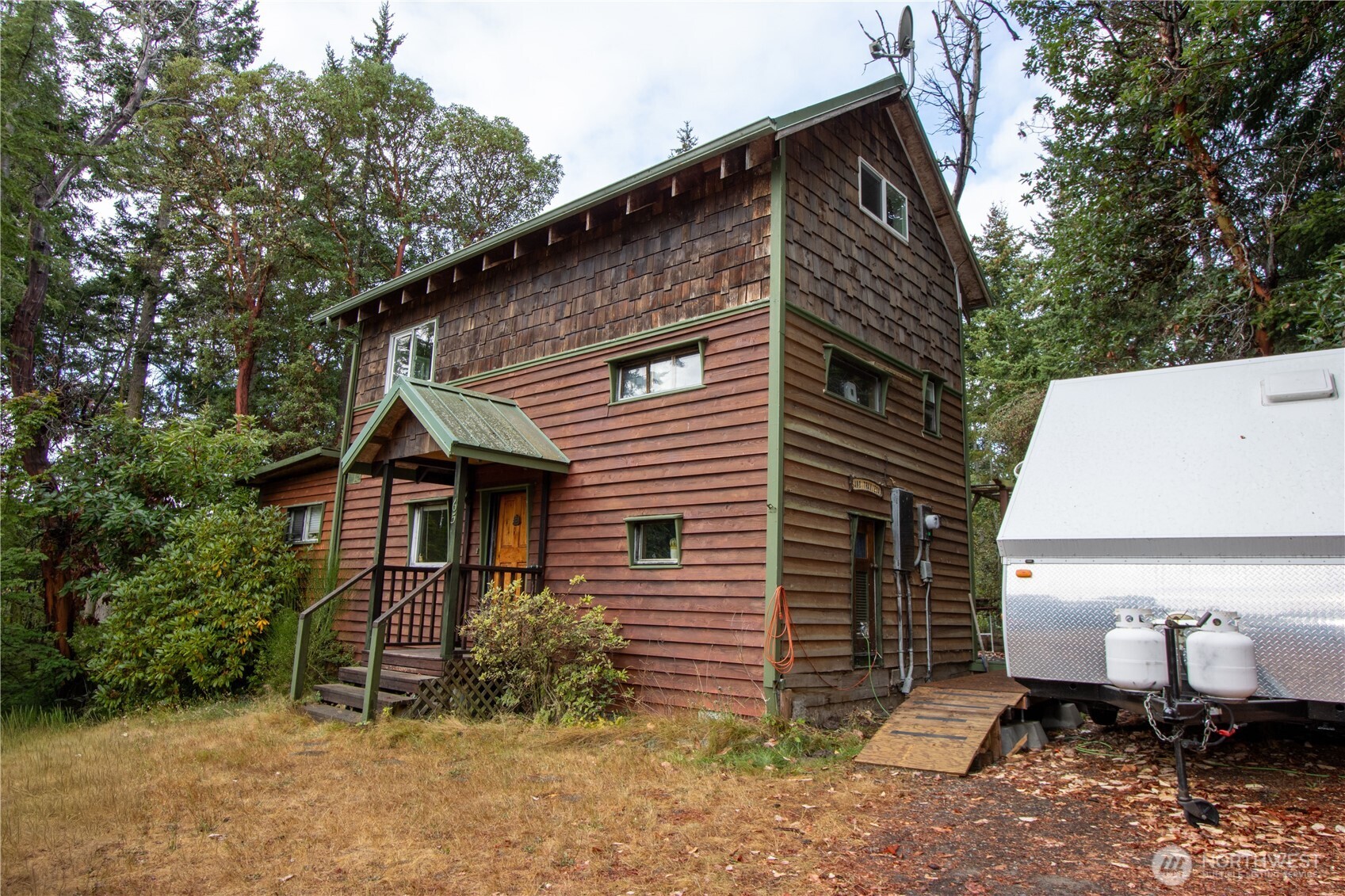 MLS #NWM2575560 image #0