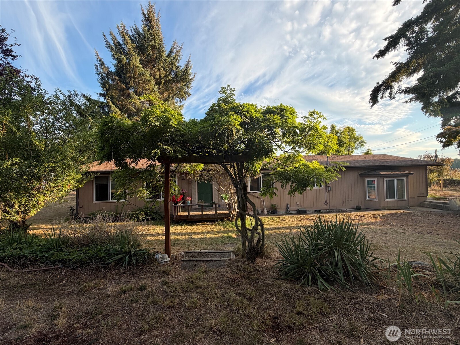 MLS #NWM2576324 image #0