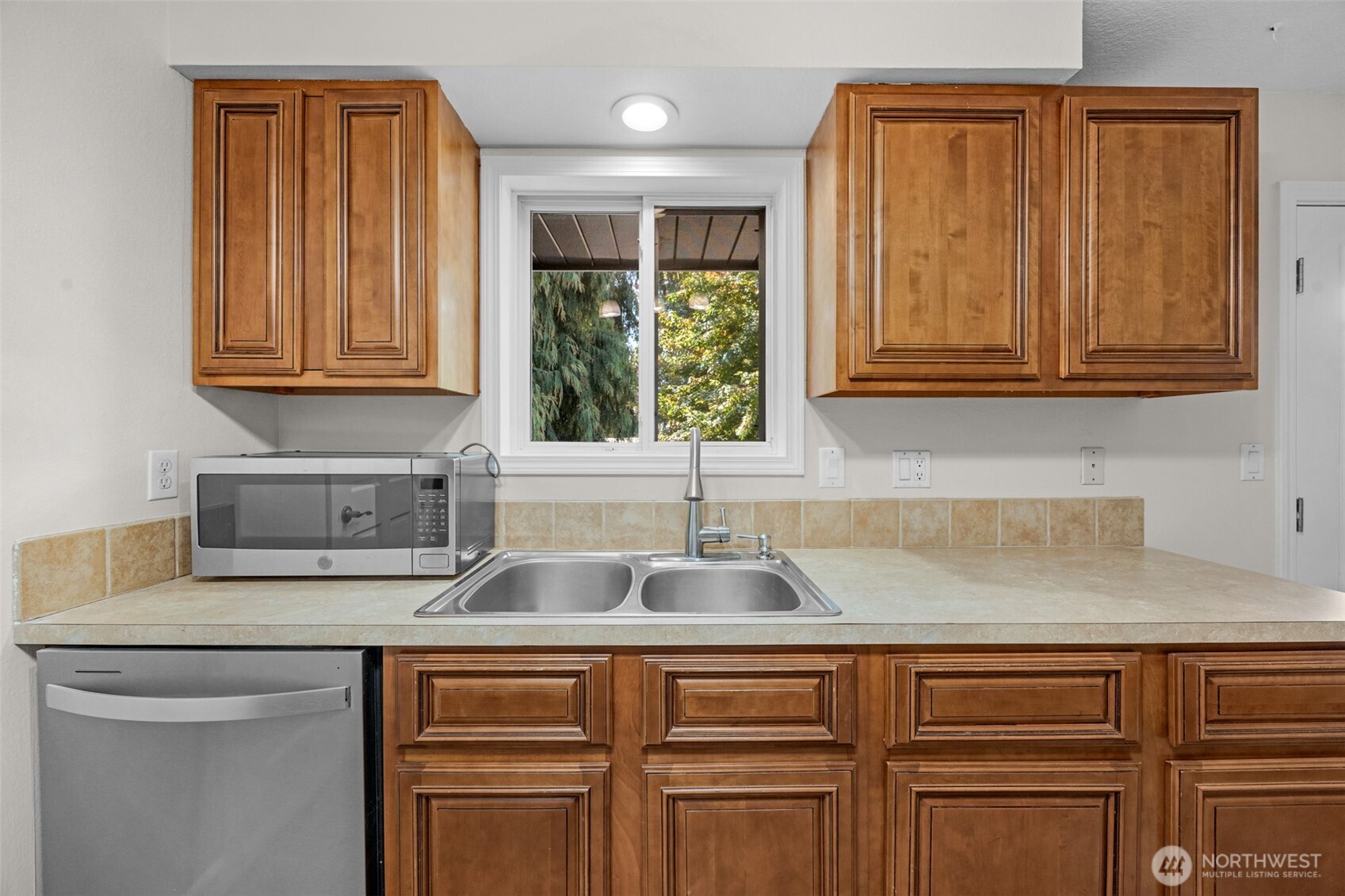 MLS #NWM2576607 image #10
