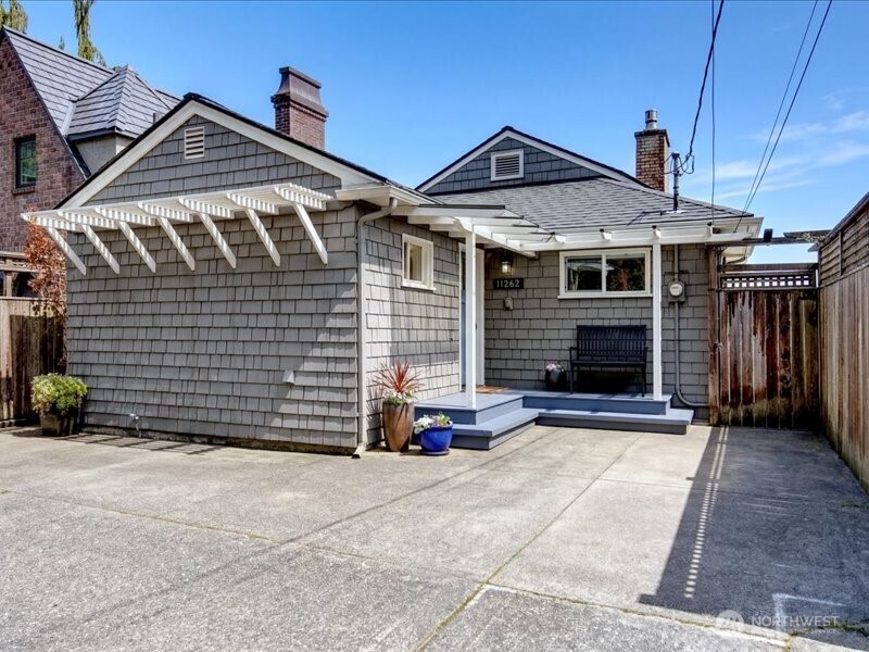 MLS #NWM2576804 image #1