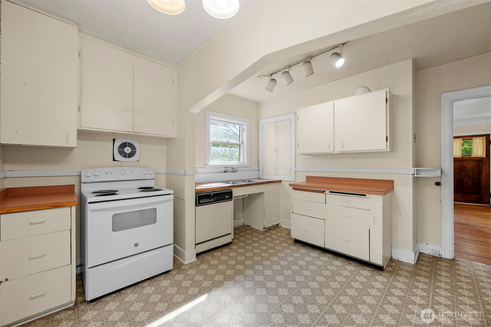MLS #NWM2580125 image #8