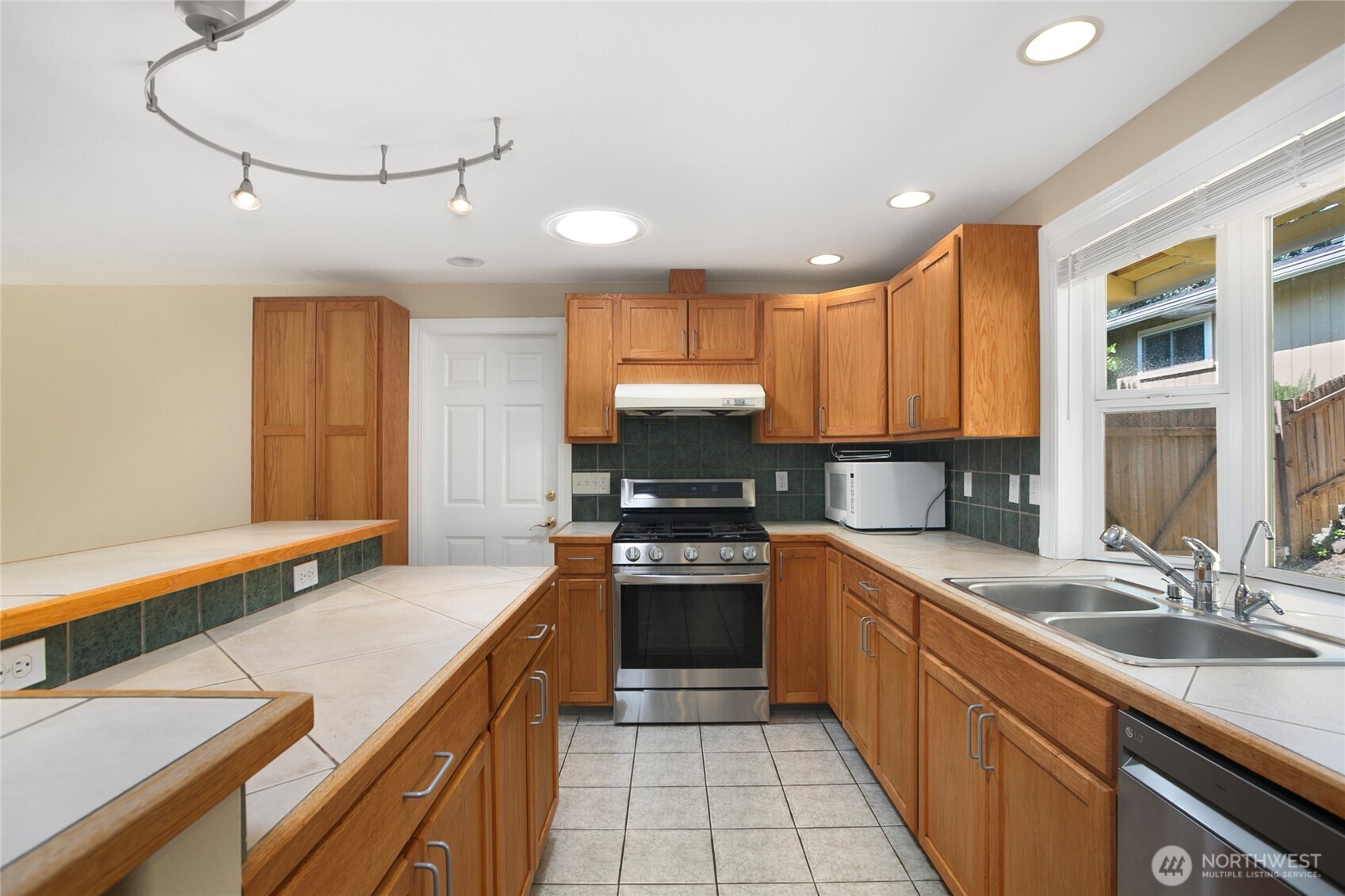 MLS #NWM2580175 image #6