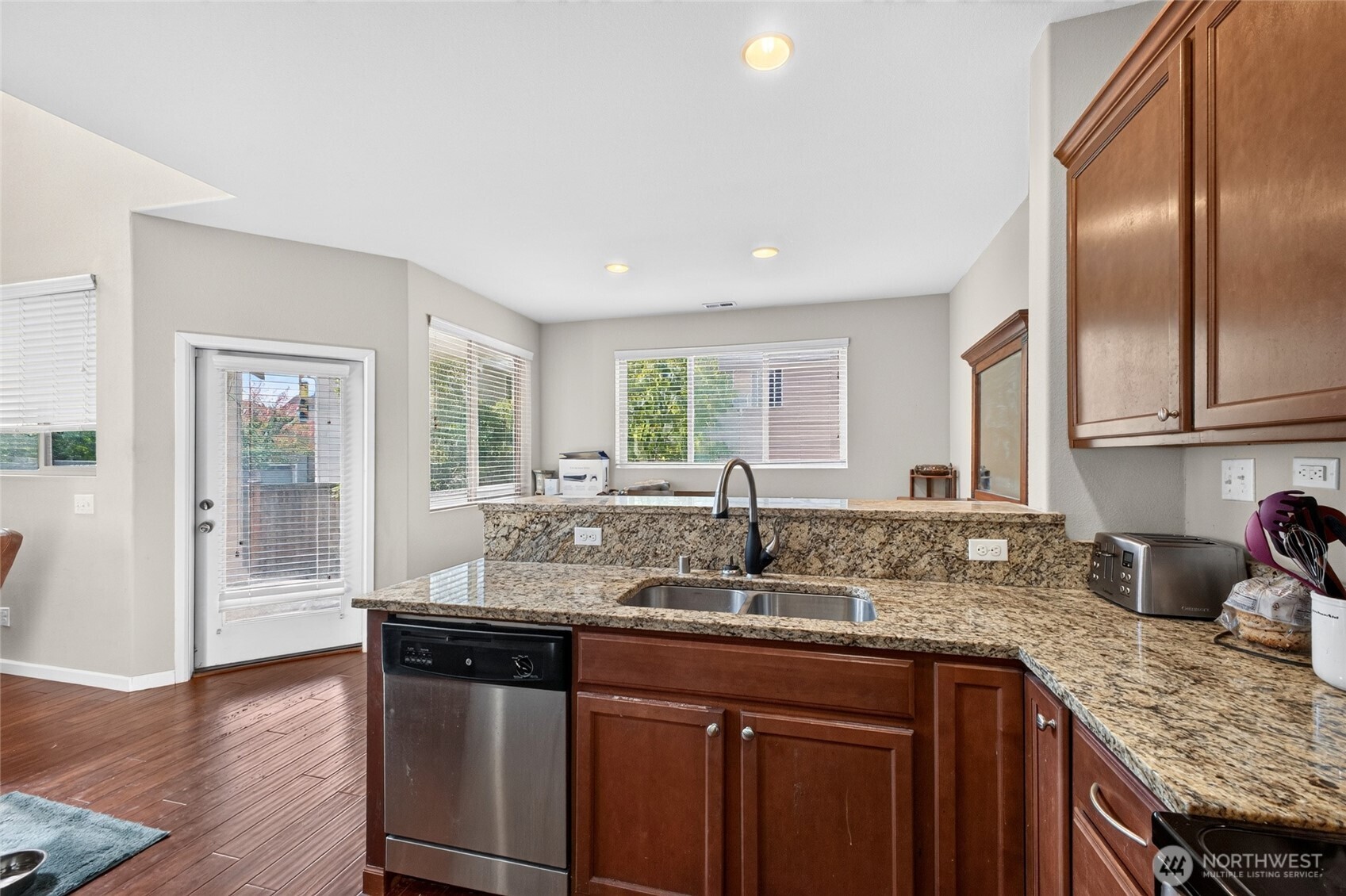 MLS #NWM2581546 image #9