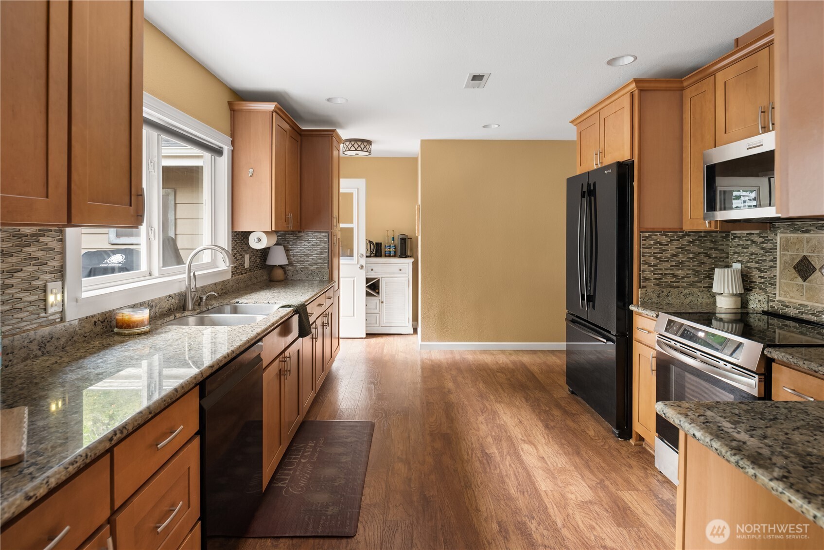 MLS #NWM2584601 image #9