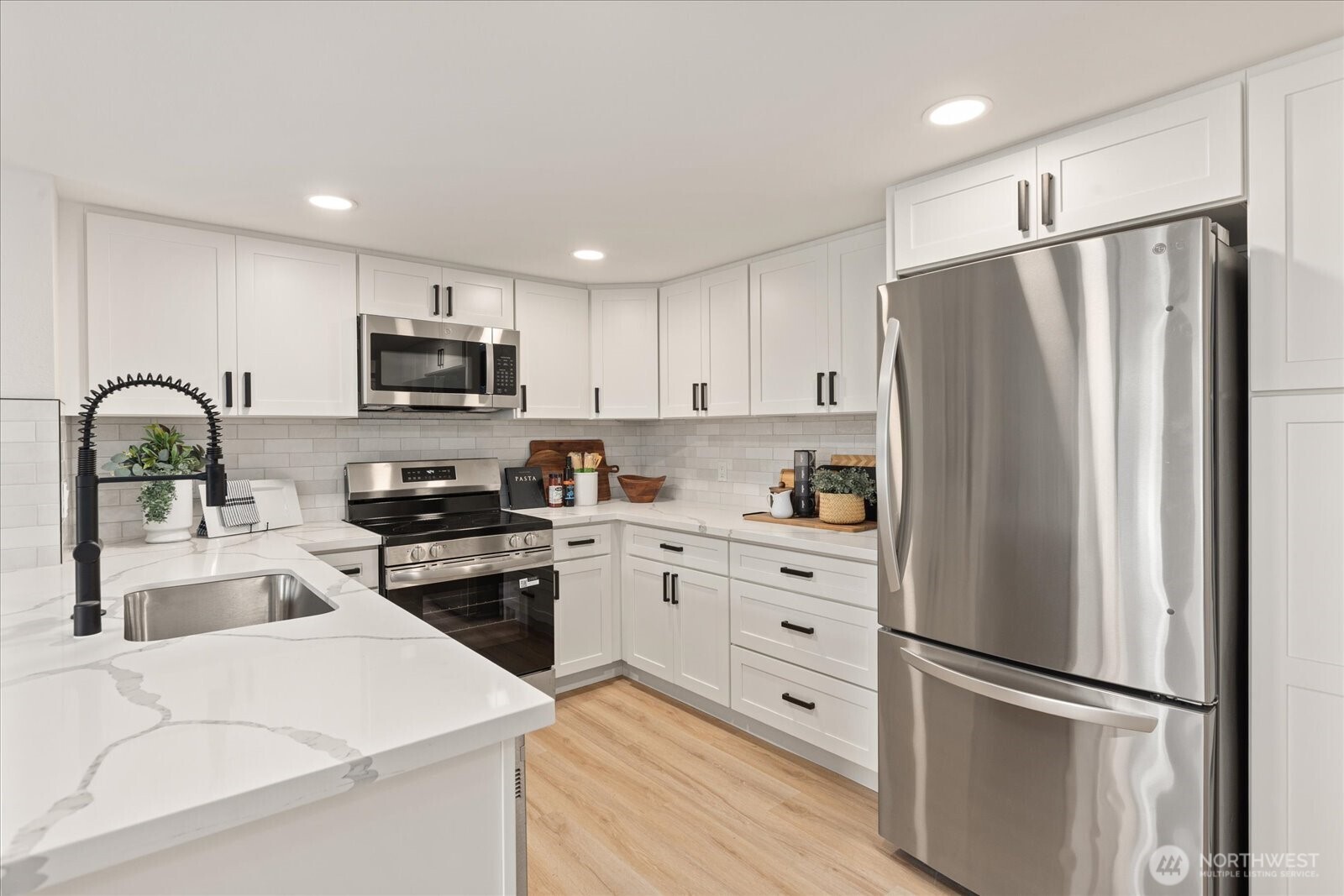 MLS #NWM2584333 image #0