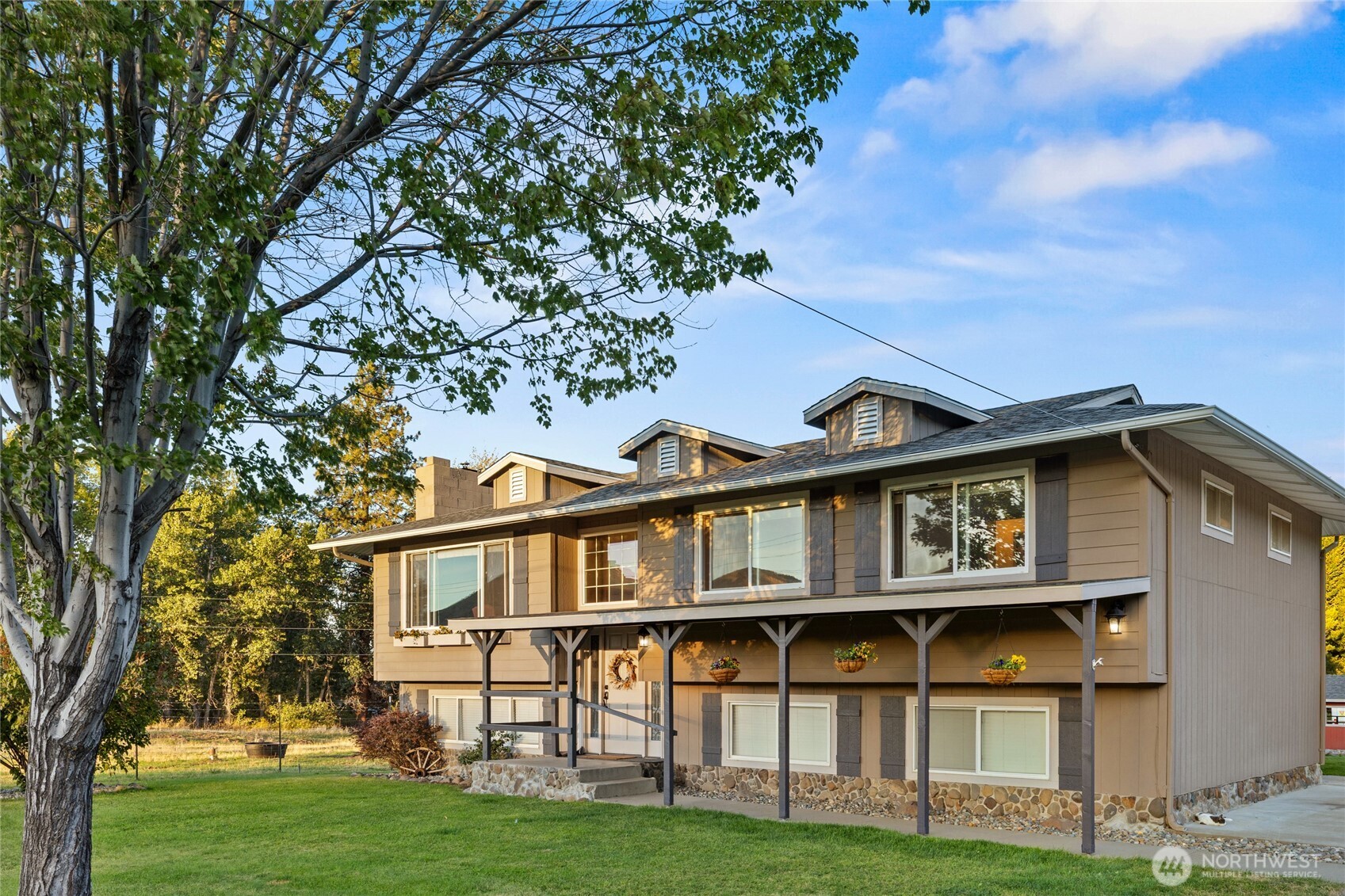 MLS #NWM2585444 image #0