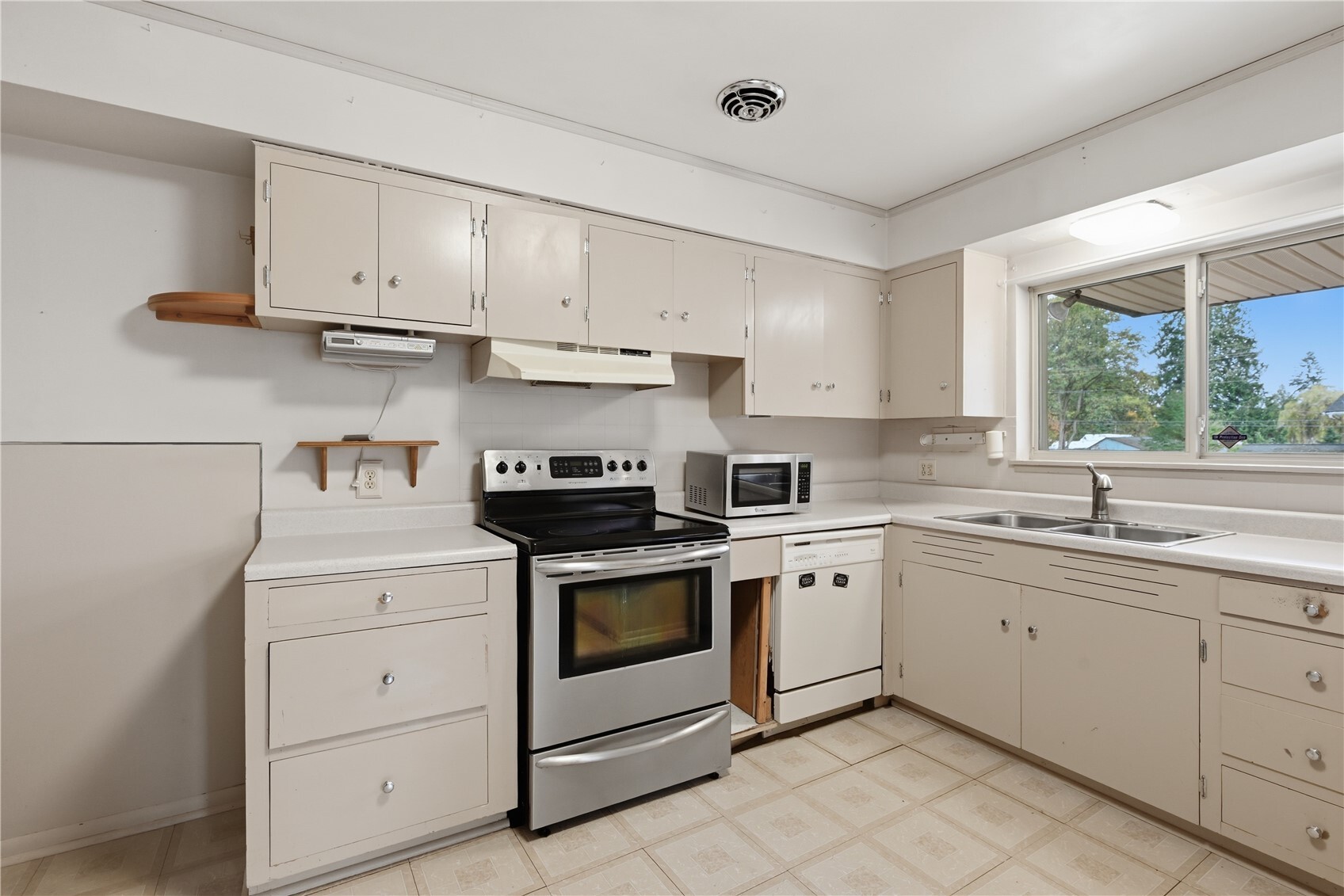 MLS #NWM2599788 image #1