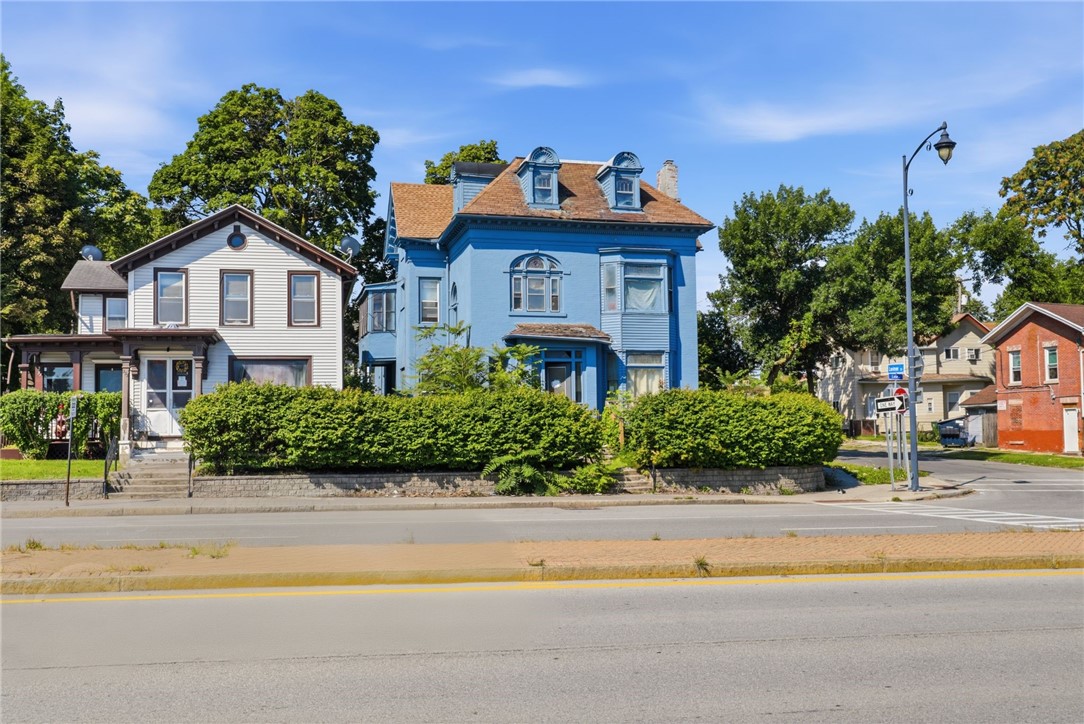 MLS #R1701246 image #0