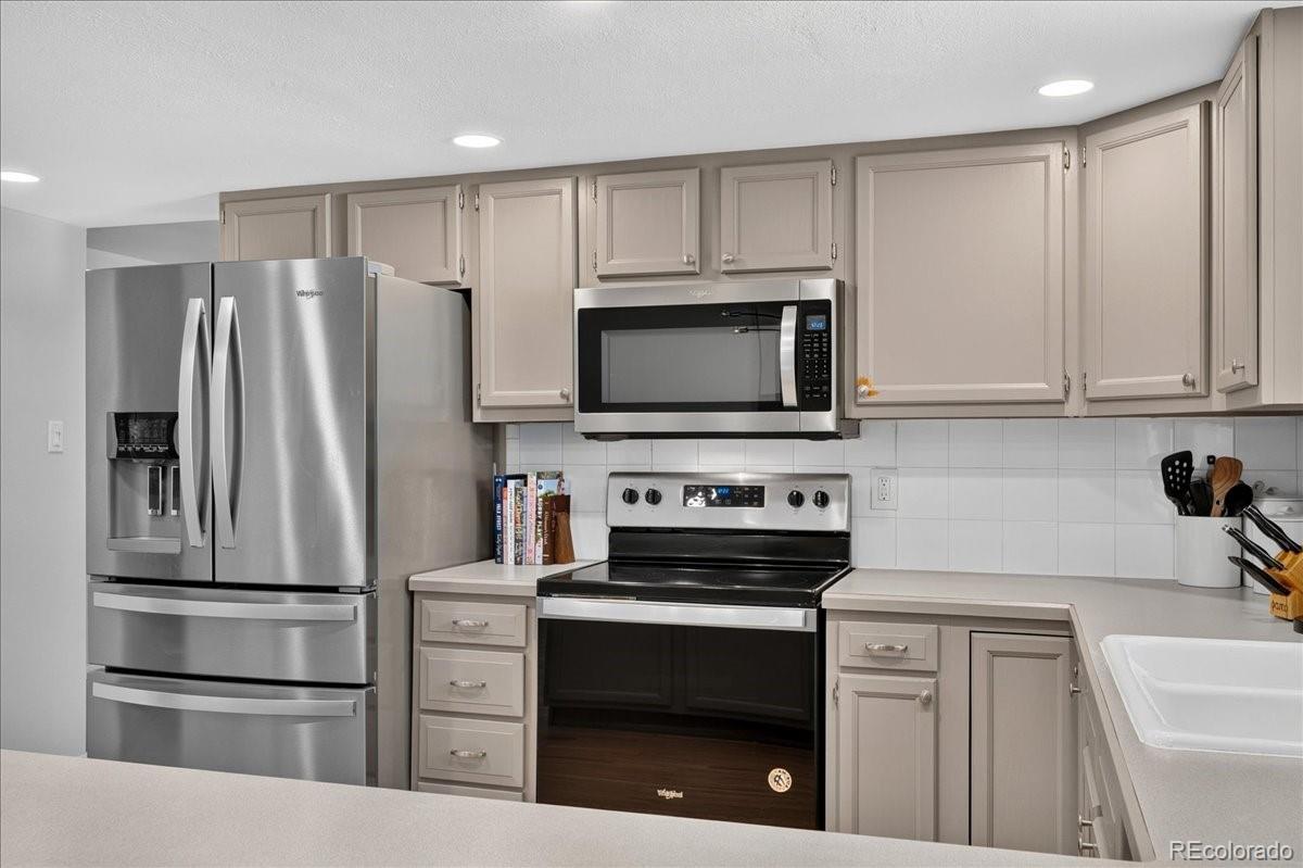 7081 W 68th Place Arvada CO 80003 | MLS #2247428 Image 8