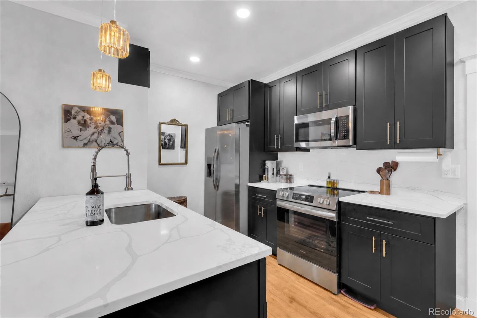 105 W Maple Avenue Denver CO 80223 | MLS #2719106 Image 8
