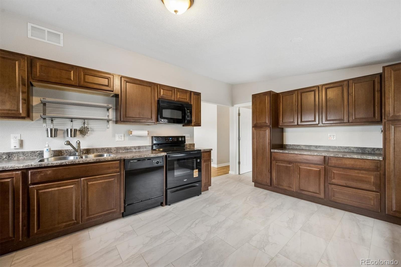 2201 W 56th Place Denver CO 80221 | MLS #2741939 Image 6