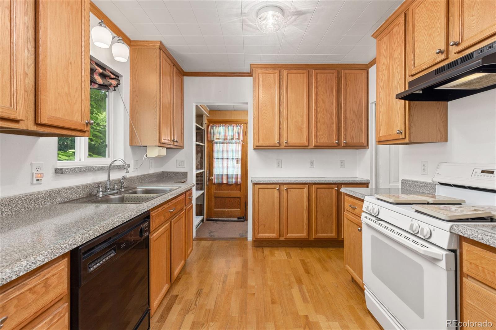 4561 Lowell Boulevard Denver CO 80211 | MLS #2455997 Image 12