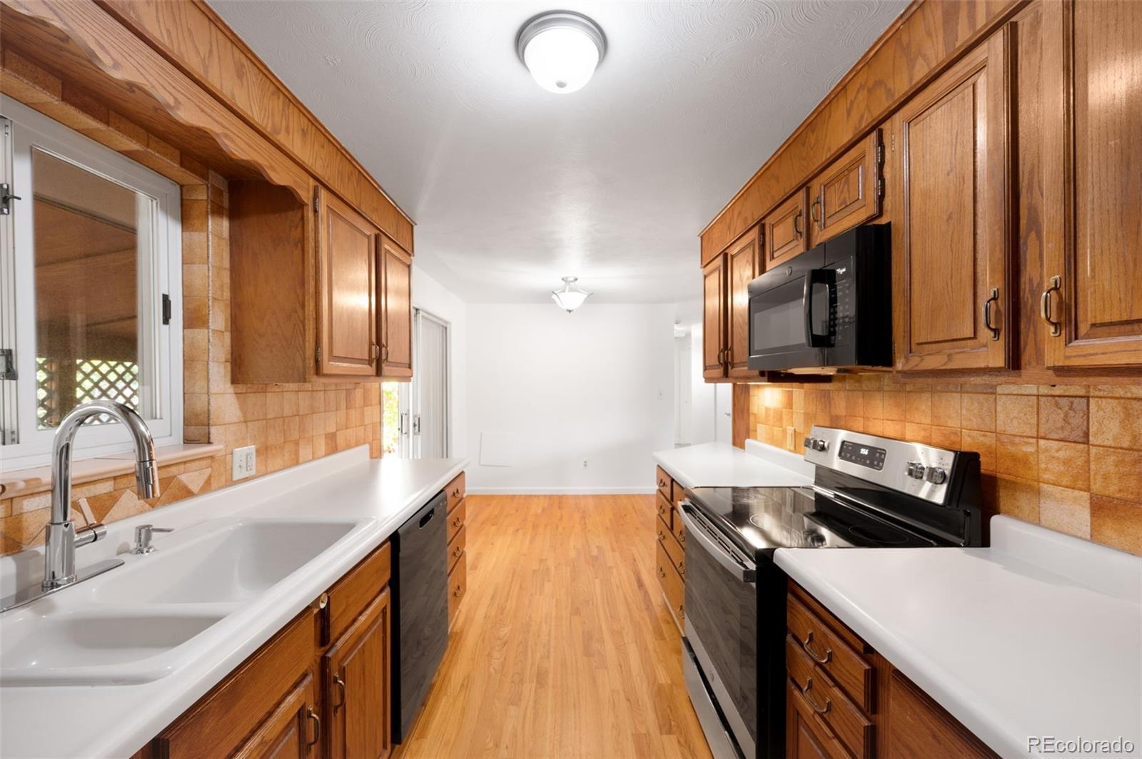 646 W Easter Place Littleton CO 80120 | MLS #2889327 Image 8