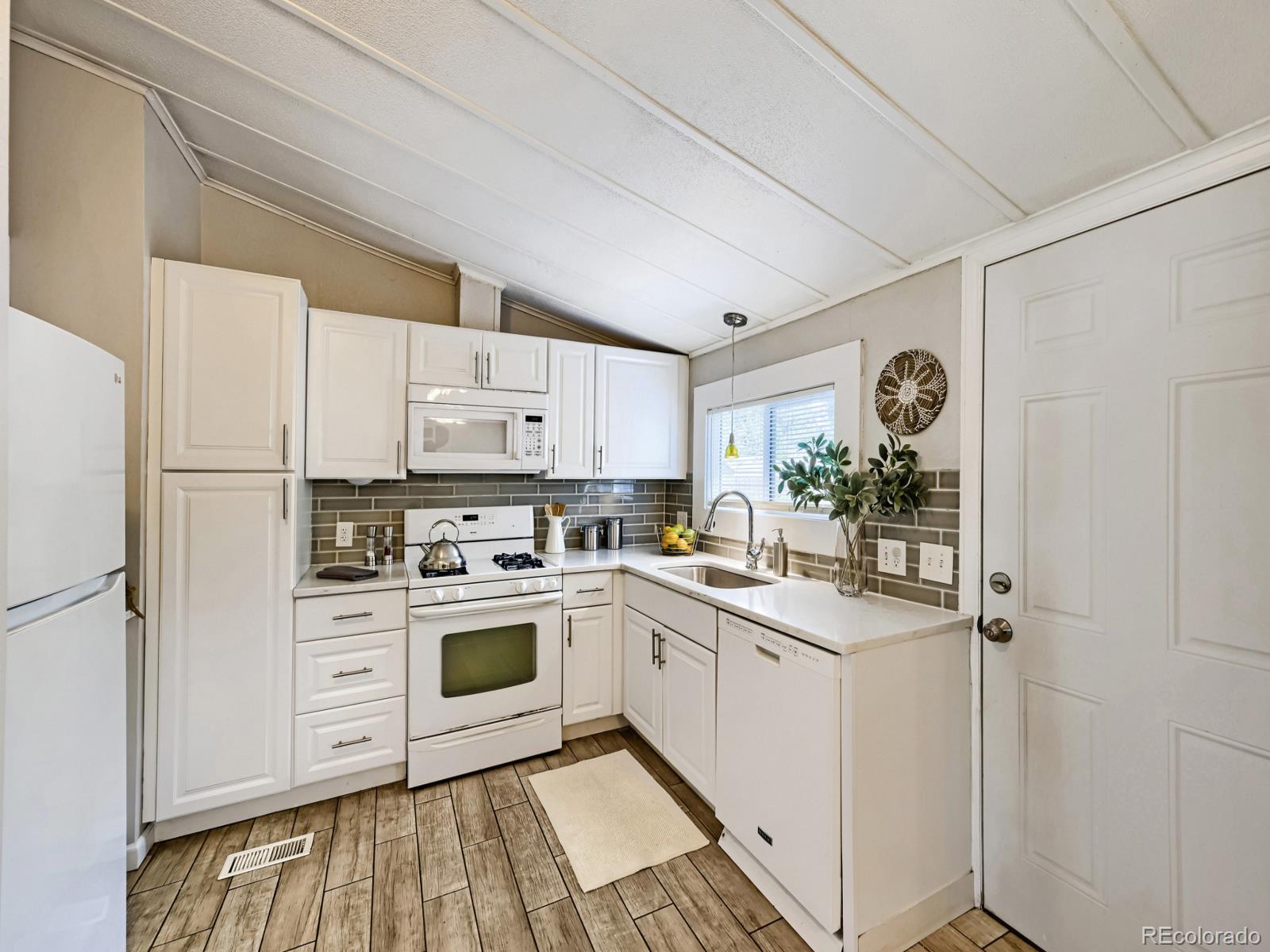 3090 W 55th Place Denver CO 80221 | MLS #3059228 Image 3