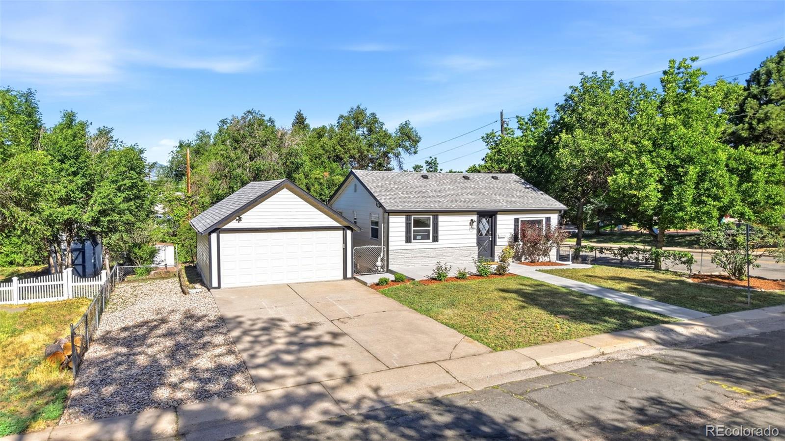 6005 S Sycamore Street Littleton CO 80120 | MLS #3209573 Image 1