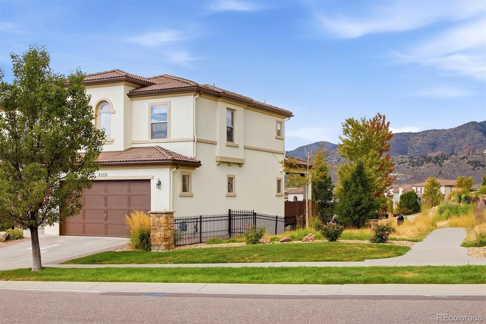 2553 S Kendrick Court Lakewood CO 80228 | MLS #5598432 Image 2