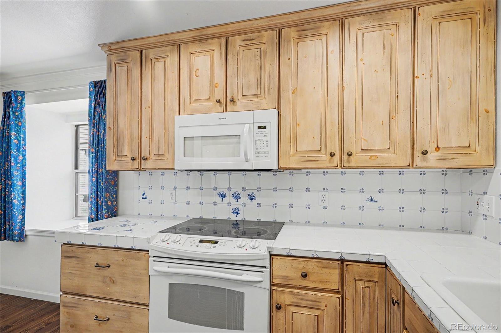 6130 E Briarwood Circle Englewood CO 80112 | MLS #5613436 Image 8