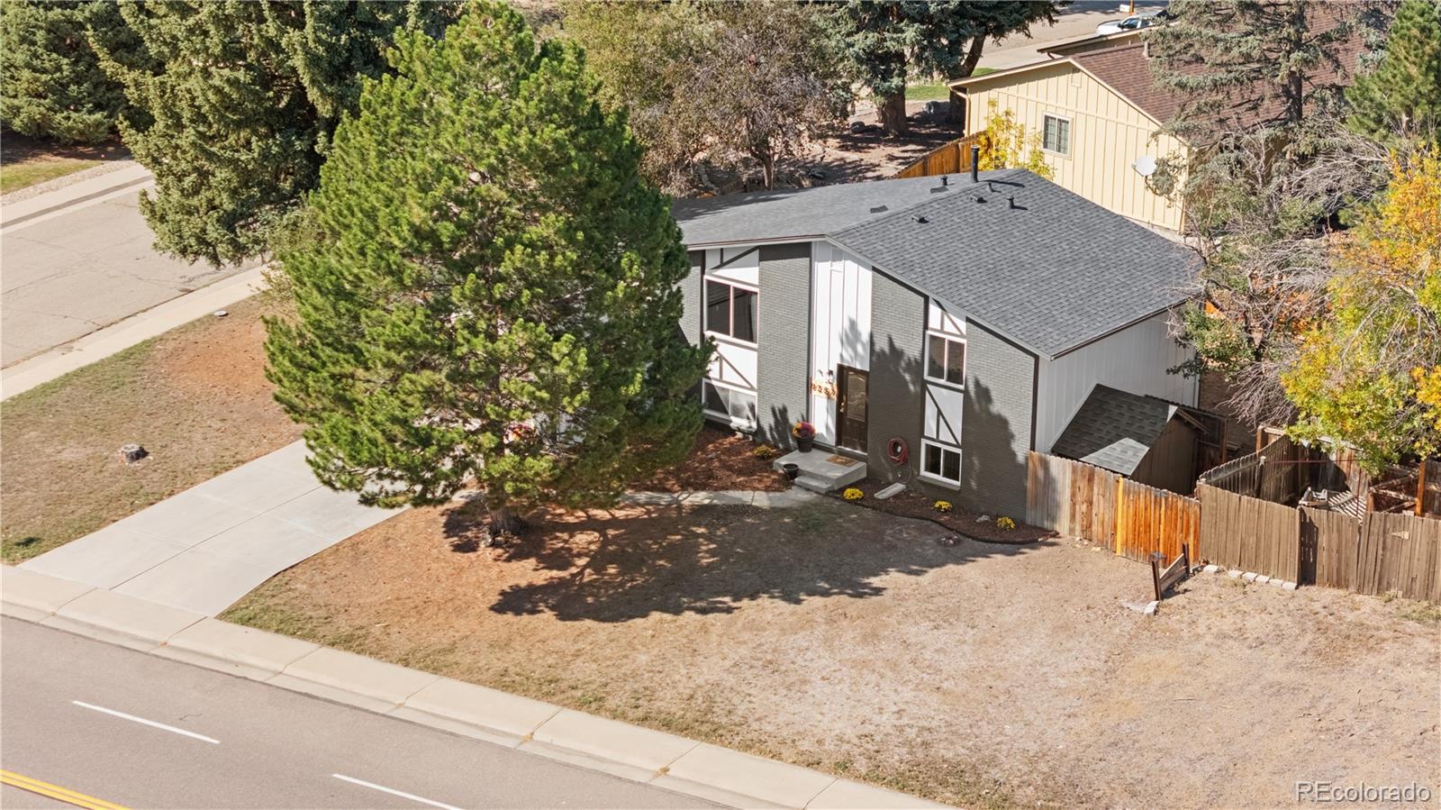 8257 Club Crest Drive Arvada CO 80005 | MLS #5854998 Image 2