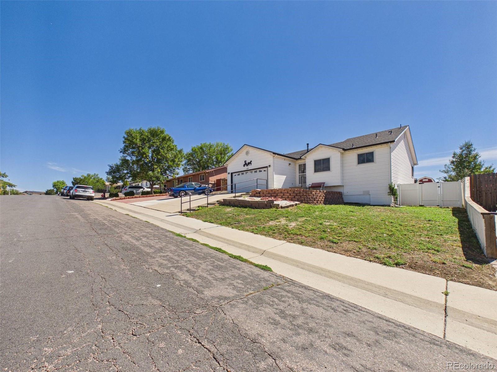 8250 Explorador Calle Denver CO 80229 | MLS #6833130 Image 2