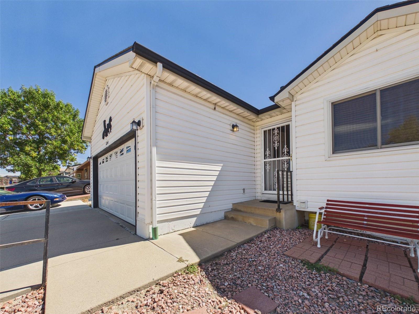 8250 Explorador Calle Denver CO 80229 | MLS #6833130 Image 3