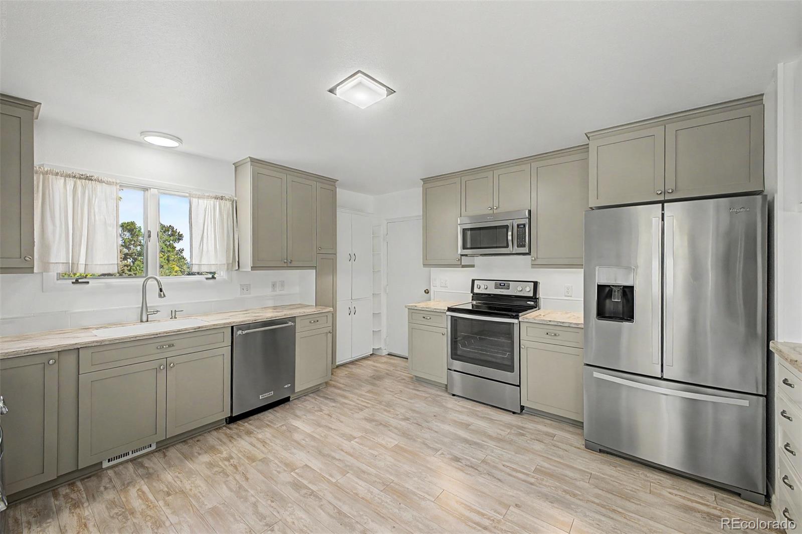 2555 Queen Street Denver CO 80215 | MLS #7856423 Image 9