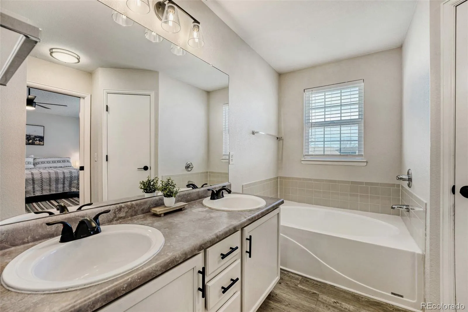 5121 S Lisbon Way Centennial CO 80015 MLS #REC9696512 05252026040354 1600 23
