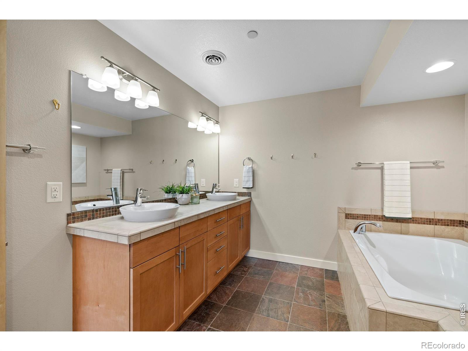 MLS #RECIR1067686 image #35
