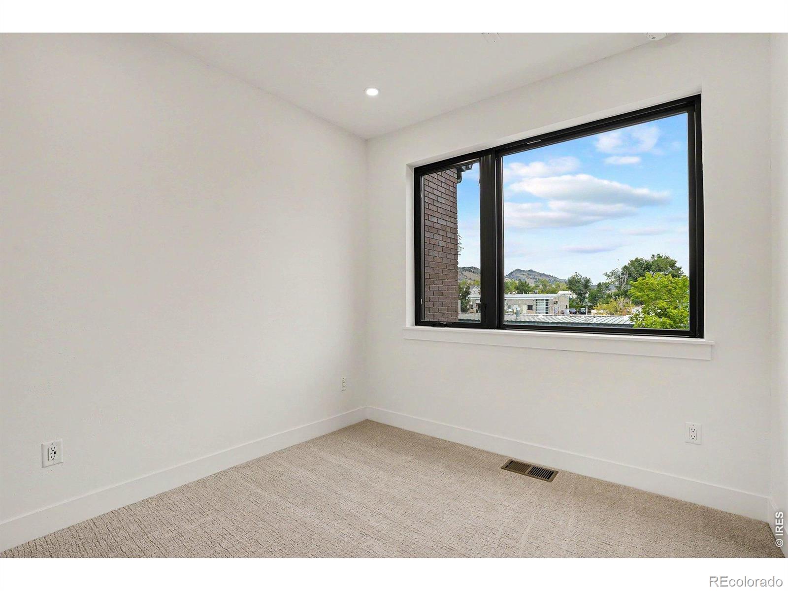 MLS #RECIR1067690 image #12