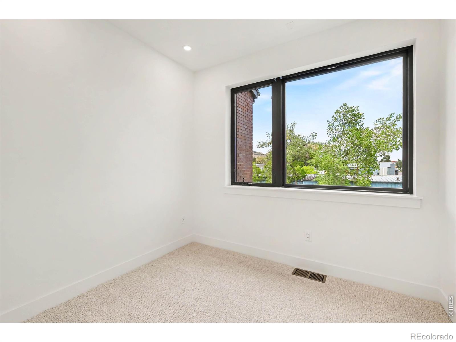 MLS #RECIR1069218 image #11